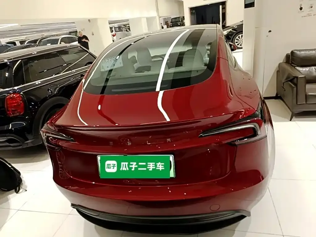 Tesla Model 3 — фото 10