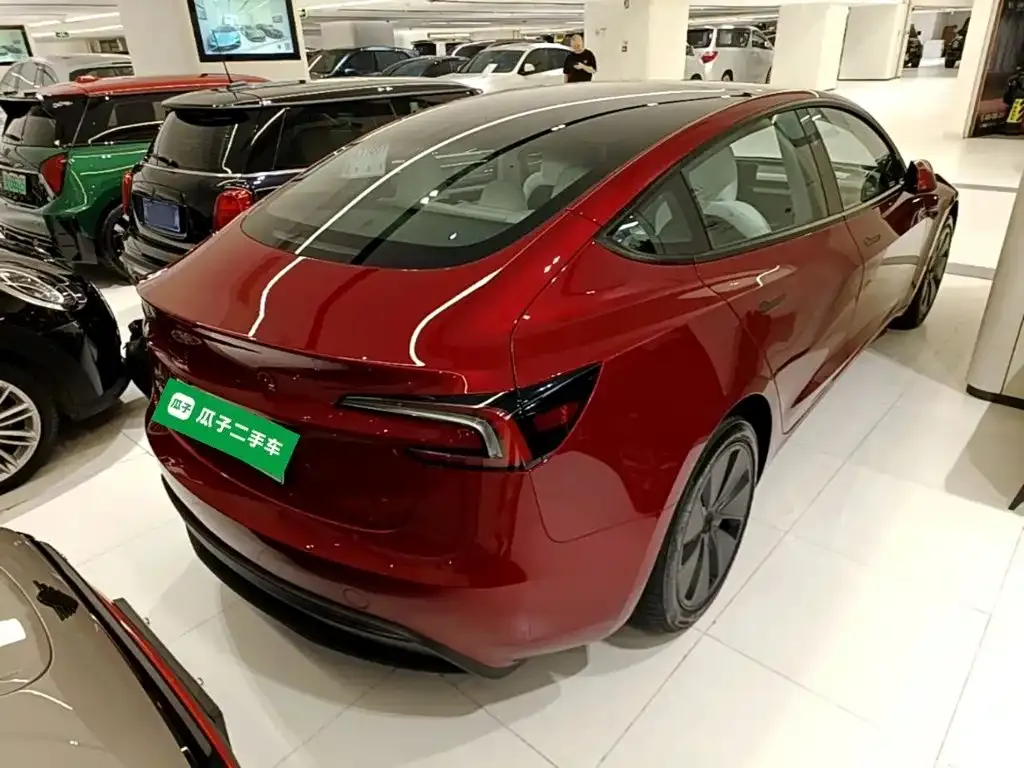 Tesla Model 3 — фото 2