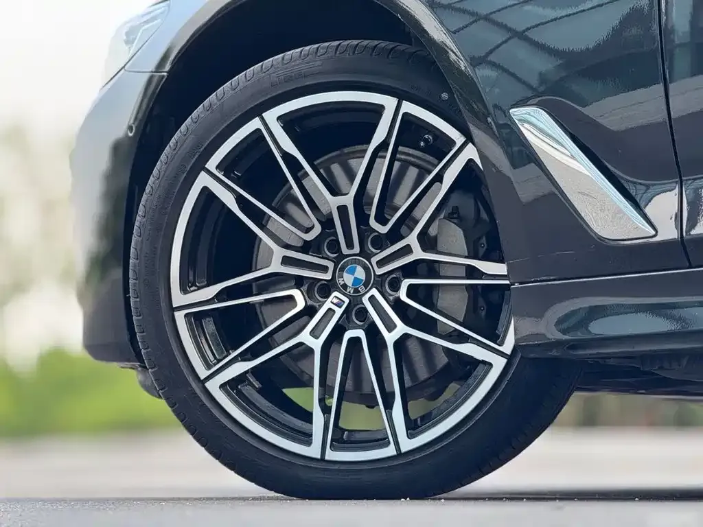 BMW 5 Series — фото 10