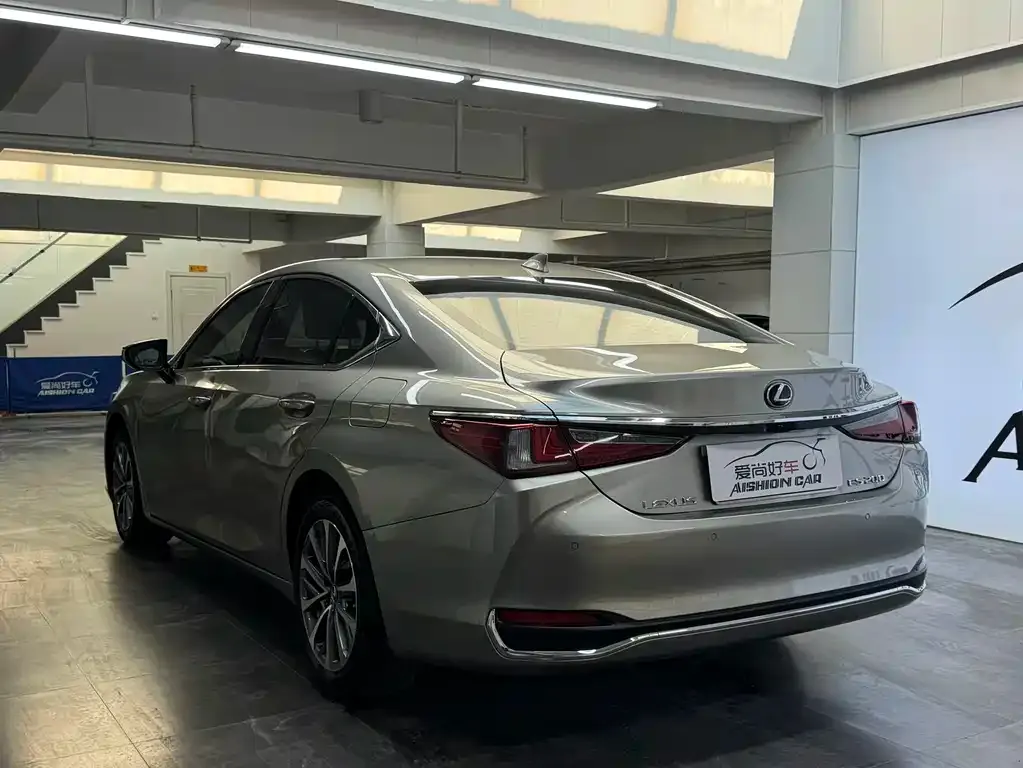 Lexus ES — фото 10