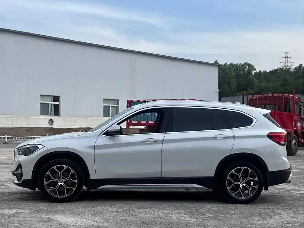 BMW X1 — фото 9
