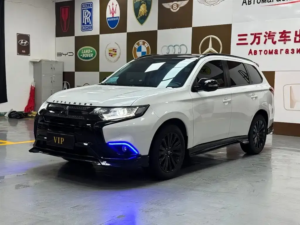 Mitsubishi Outlander — фото 1