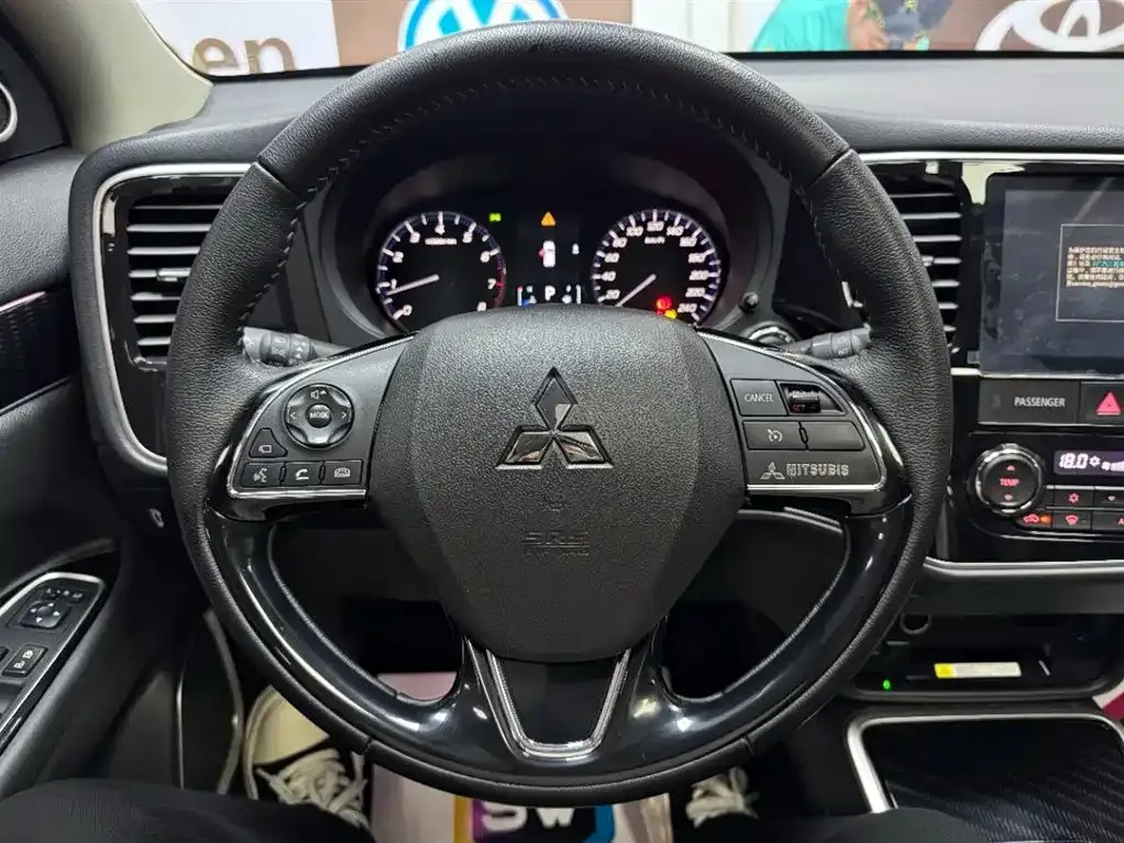 Mitsubishi Outlander — фото 10