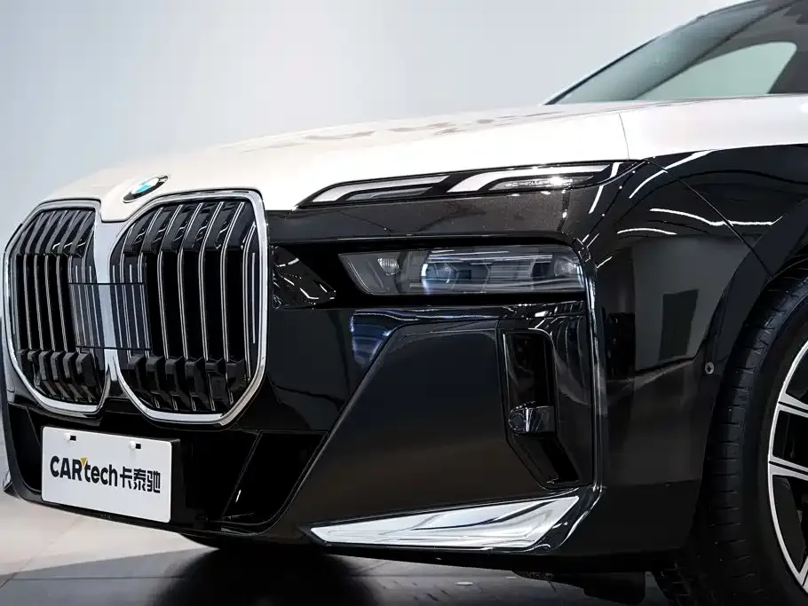 BMW 7 Series — фото 10