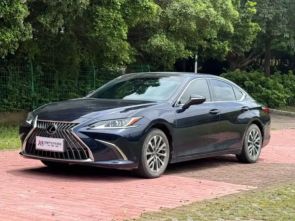 Lexus ES — фото 1