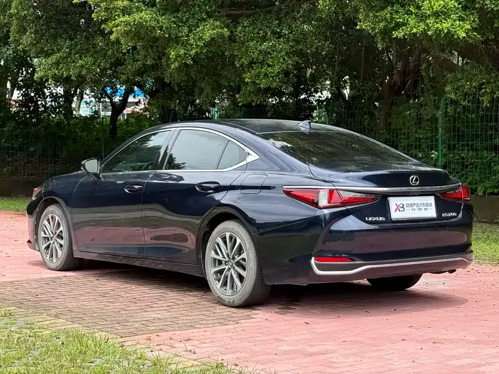 Lexus ES — фото 8