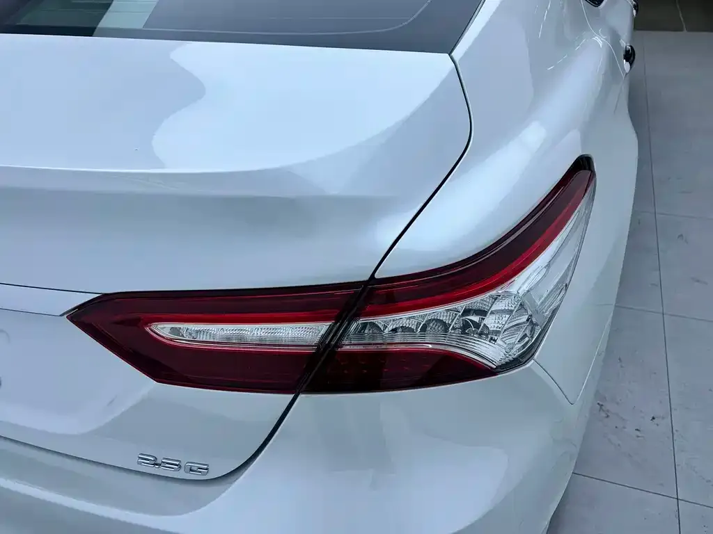 Toyota Camry — фото 6