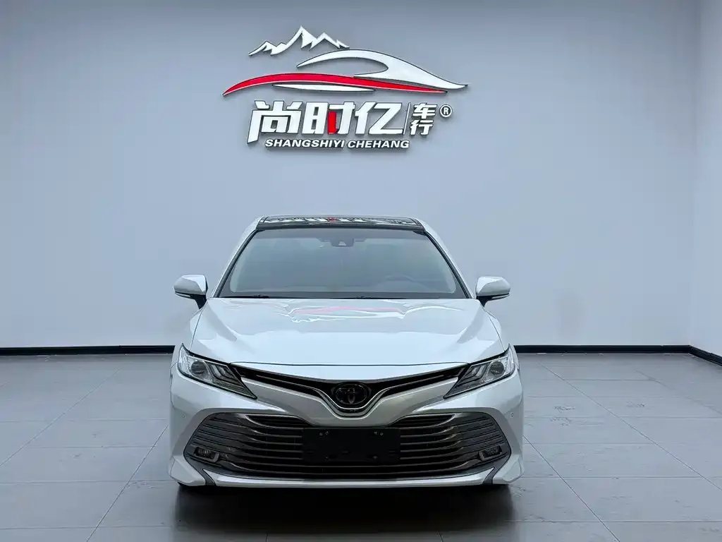 Toyota Camry — фото 8