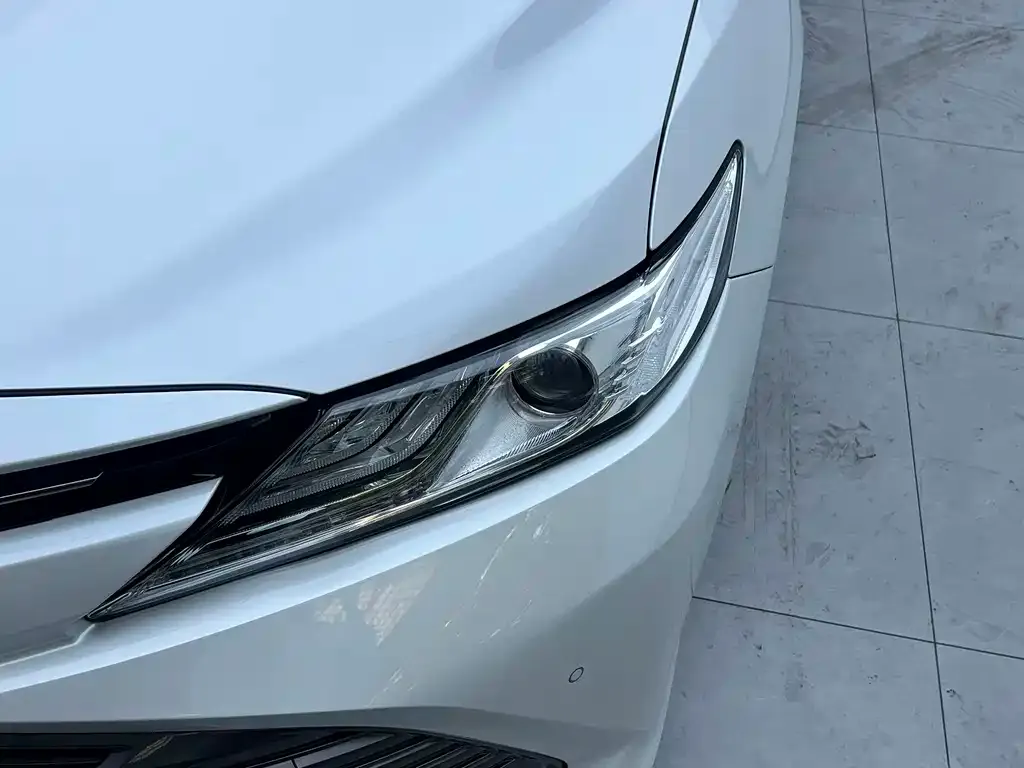 Toyota Camry — фото 10