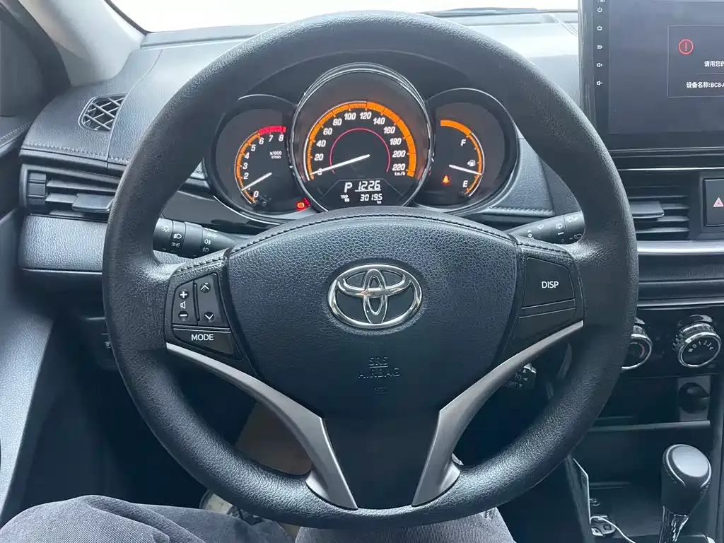 Toyota Yaris L — фото 9