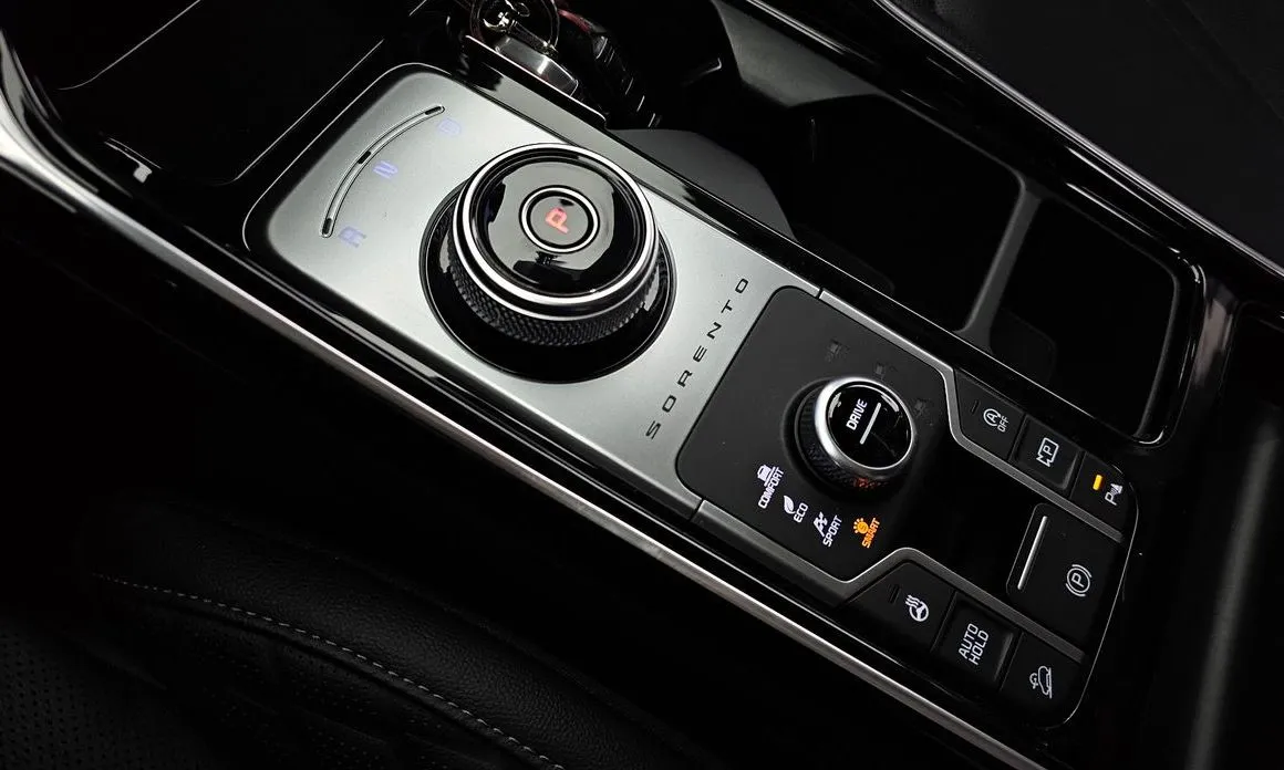 Kia Sorento — фото 8