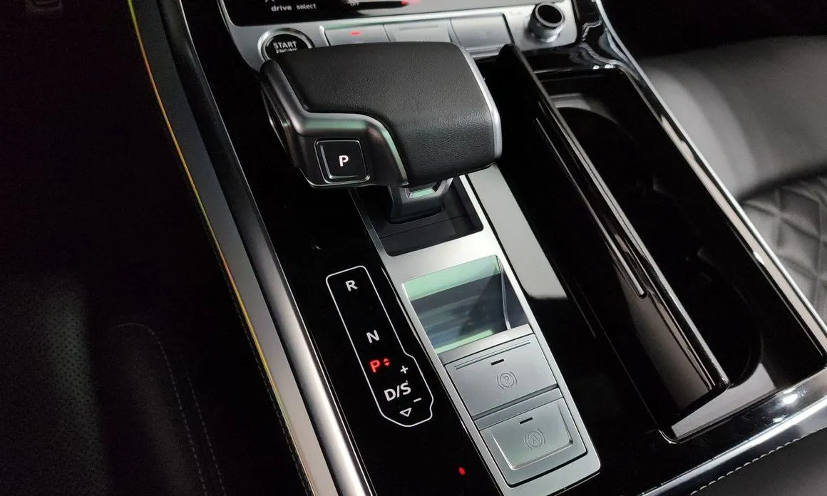 Audi Q8 — фото 6