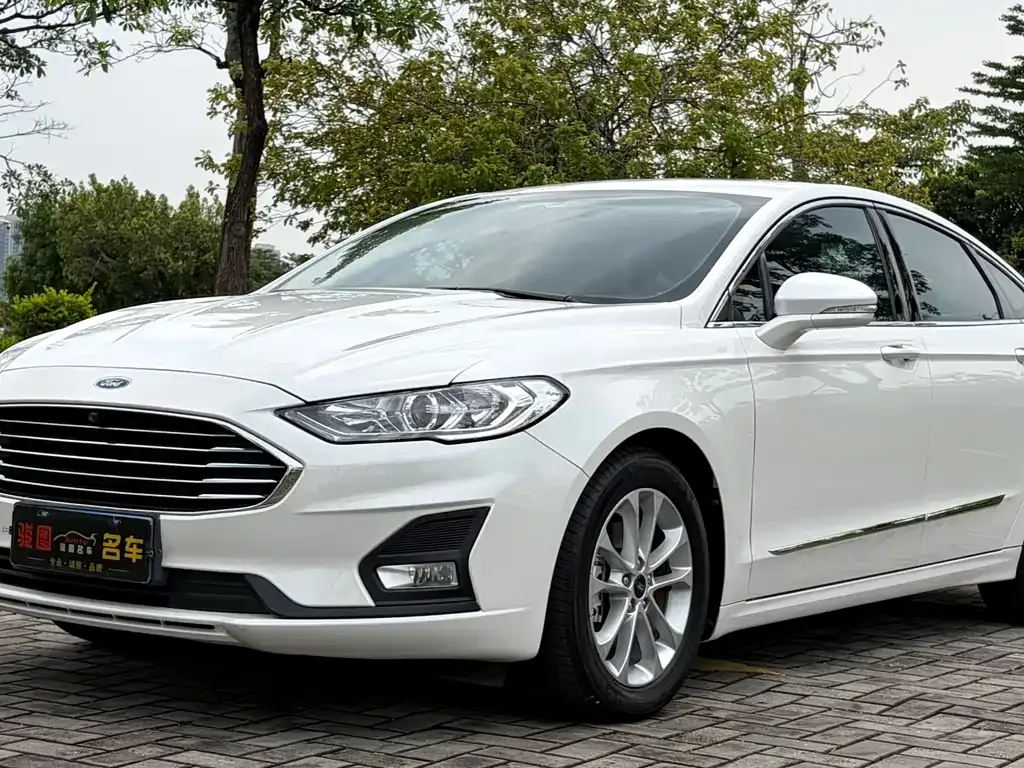 Ford Mondeo — фото 1