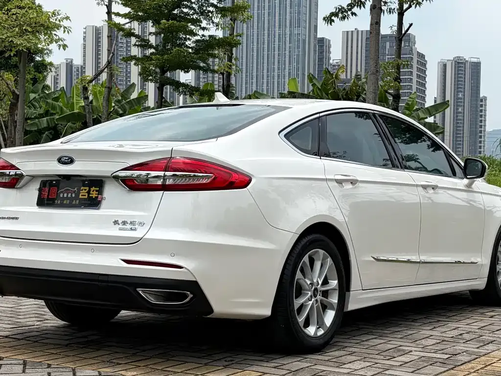 Ford Mondeo — фото 8