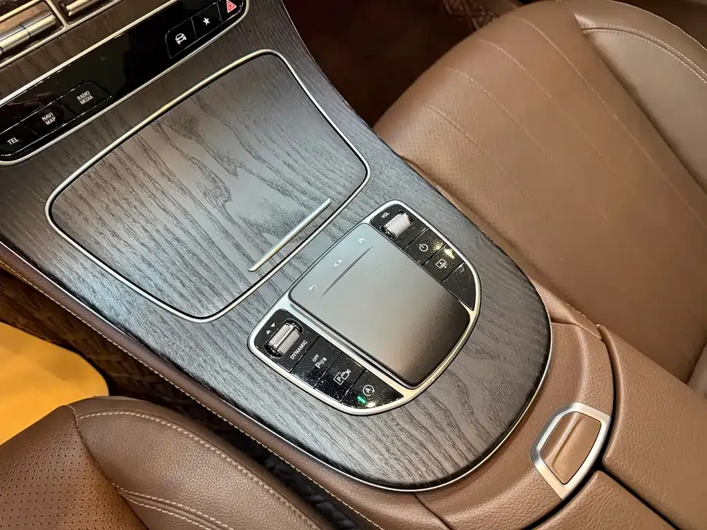 Mercedes-Benz E-Class — фото 4