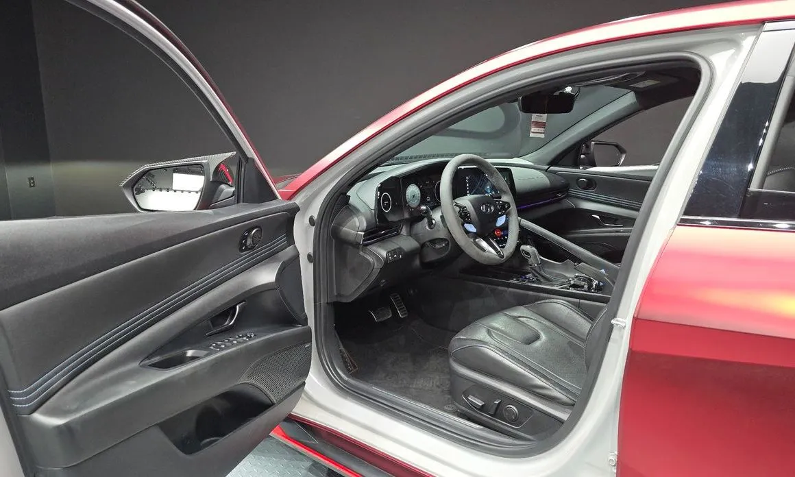 Hyundai AVANTE 2023 из KR, фото 6