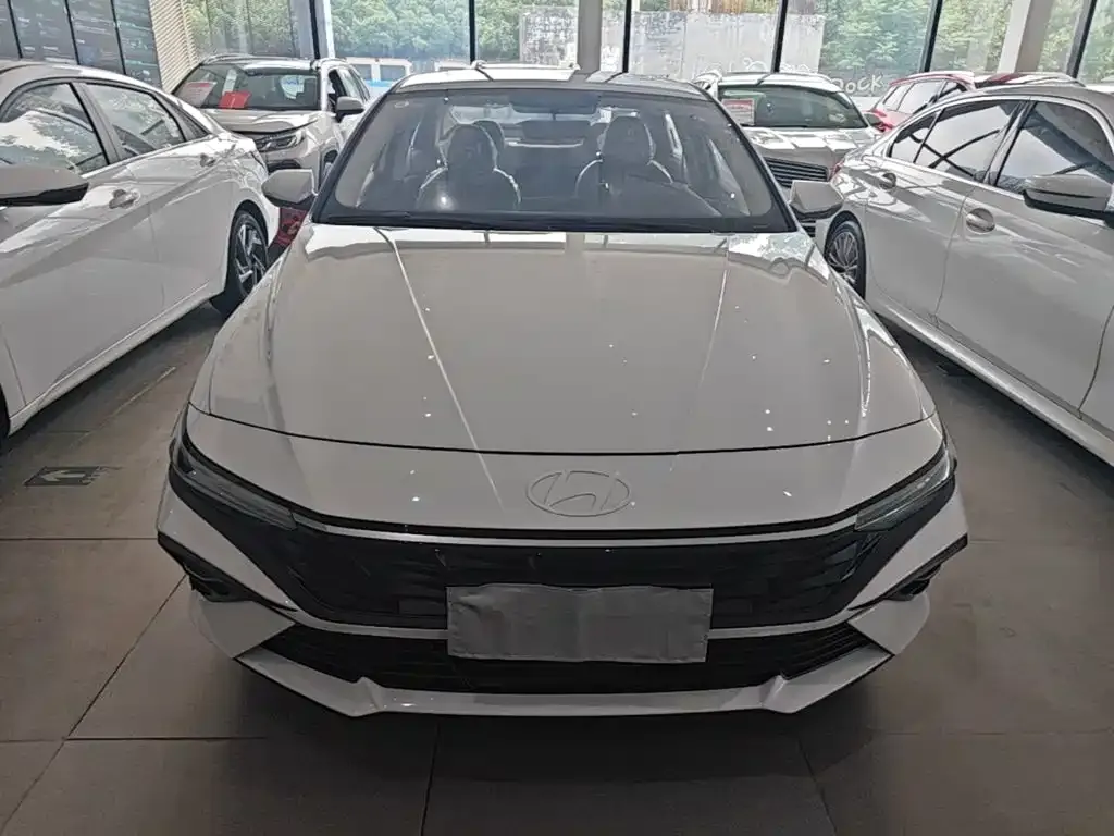 Hyundai Elantra — фото 8