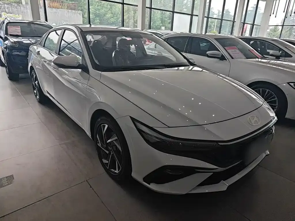 Hyundai Elantra — фото 5