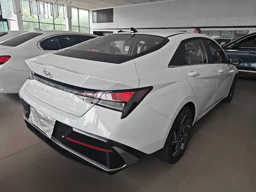 Hyundai Elantra — фото 10