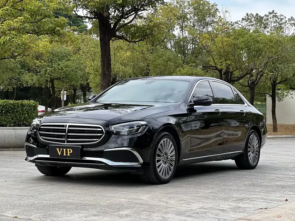 Mercedes-Benz E-Class — фото 1