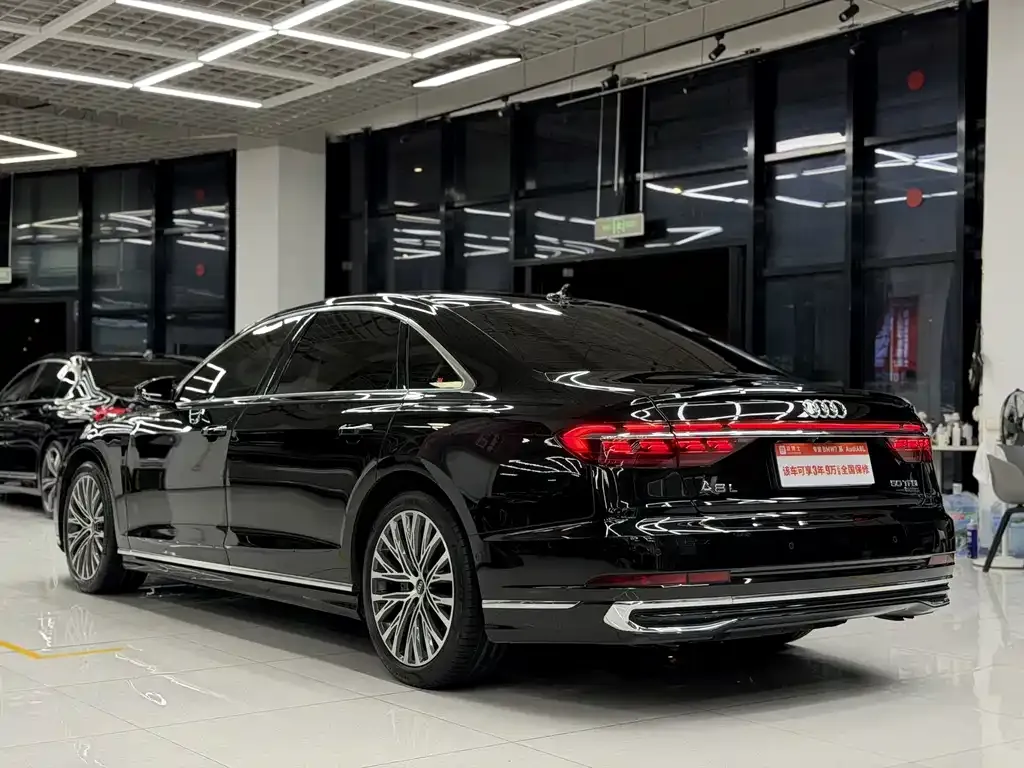 Audi A8 — фото 4