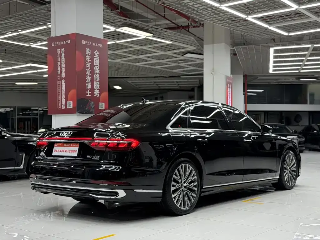 Audi A8 — фото 10