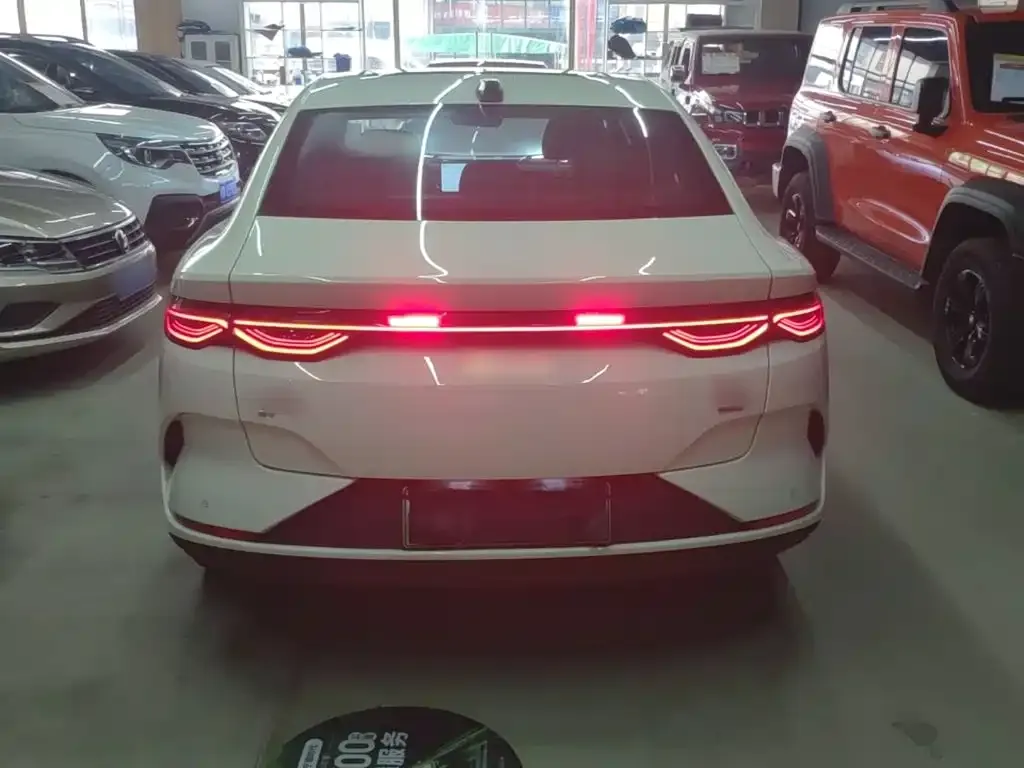 BYD Qin L — фото 10