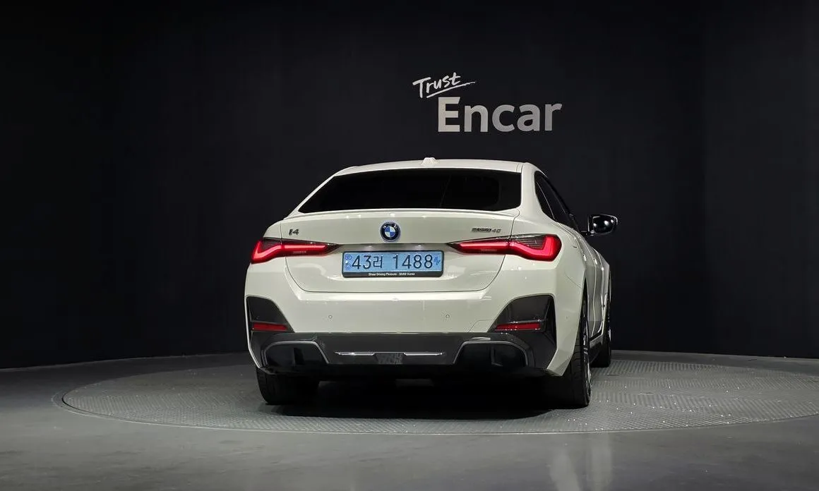 BMW i4 — фото 4