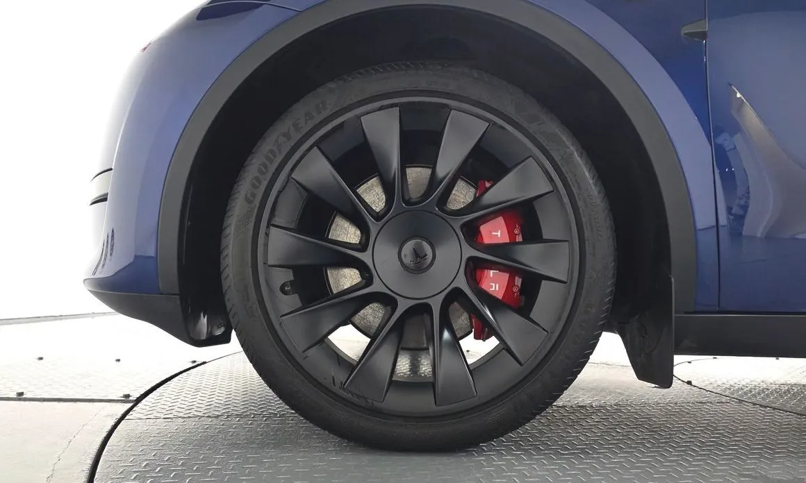 Tesla Model Y — фото 9