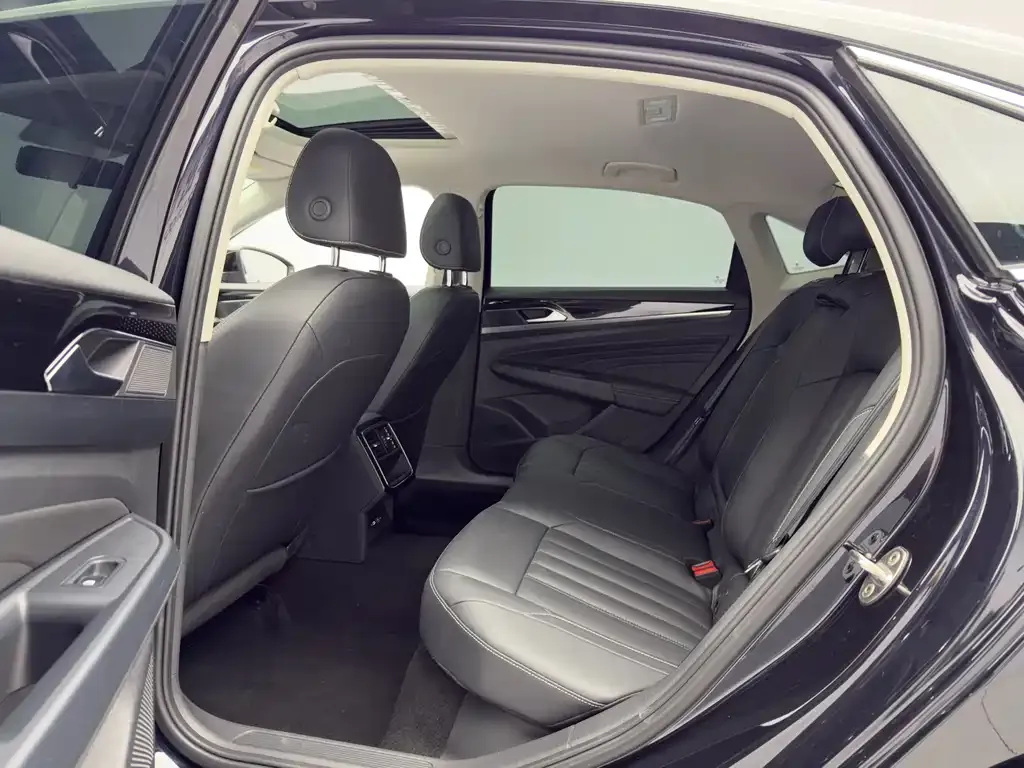 Volkswagen Passat — фото 7