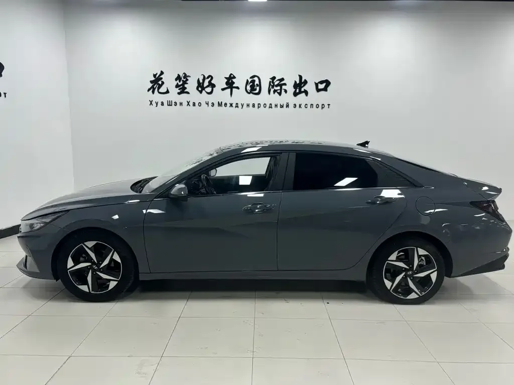Hyundai Elantra — фото 3