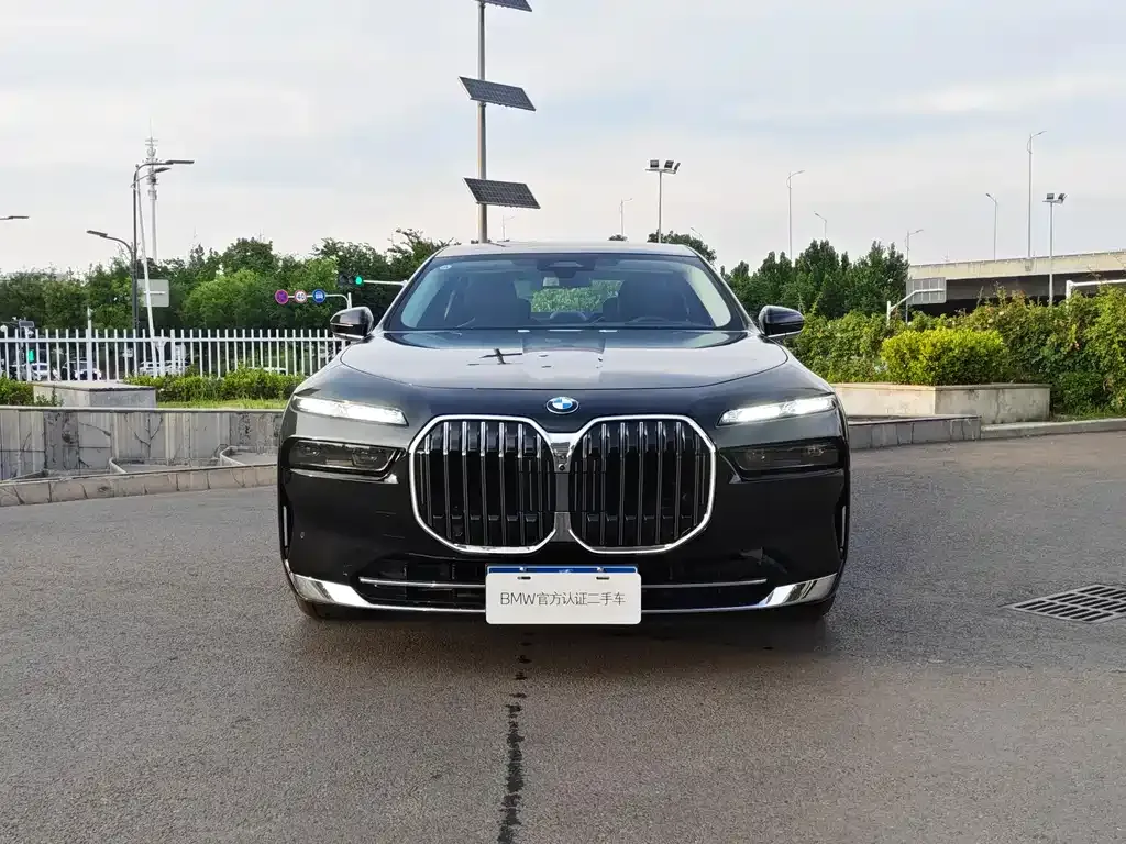 BMW 7 Series — фото 10