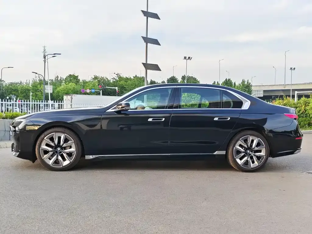 BMW 7 Series — фото 2