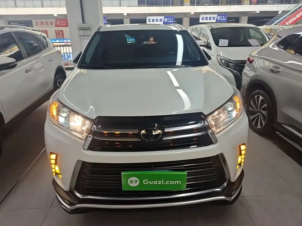 Toyota Highlander — фото 10