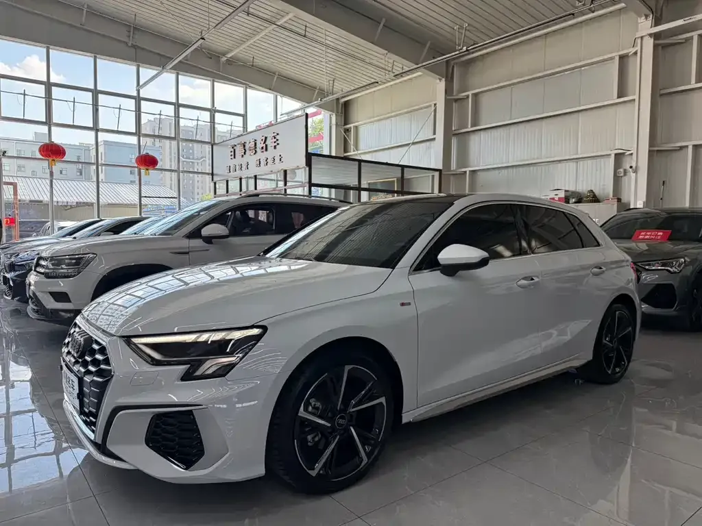 Audi A3 — фото 1