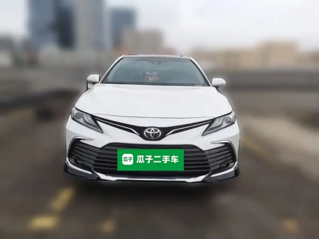 Toyota Camry — фото 2