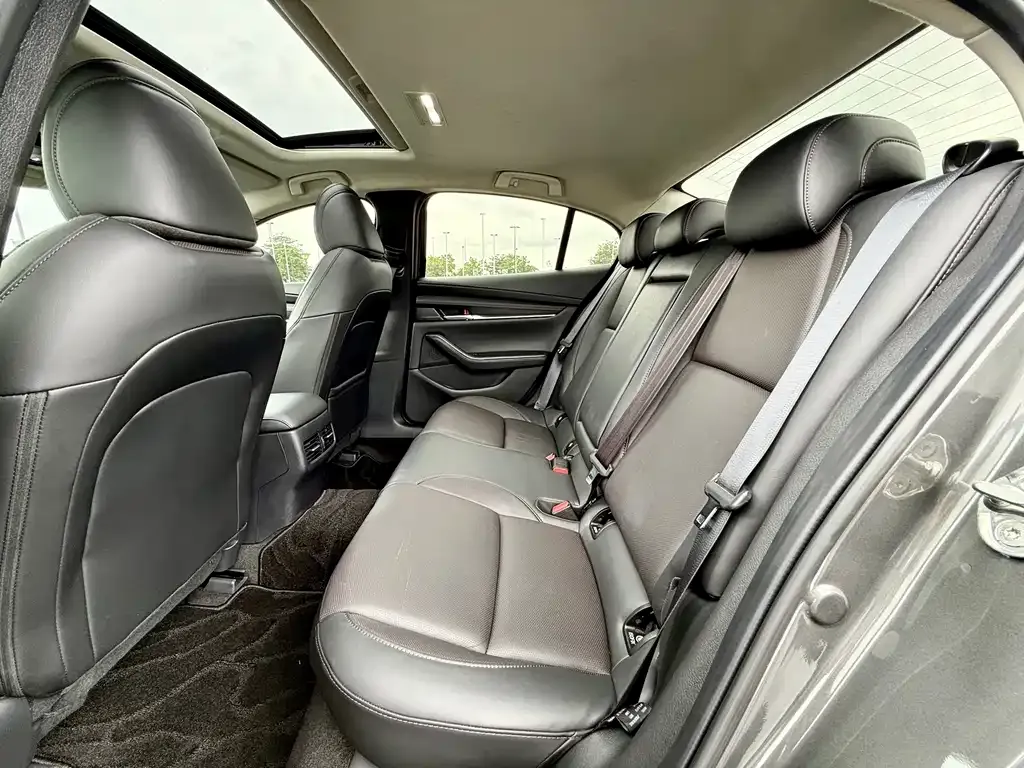 Mazda 3 Axela 2022 из CN, фото 4