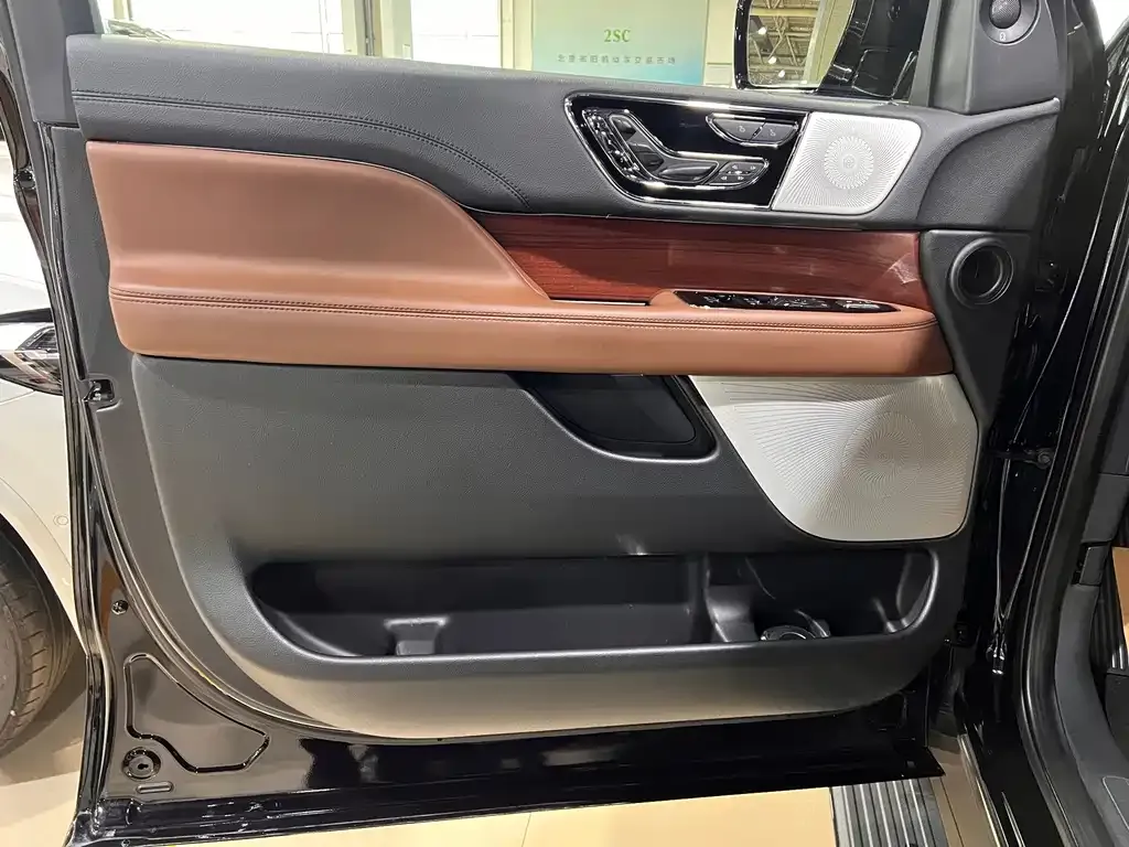 Lincoln Navigator — фото 10