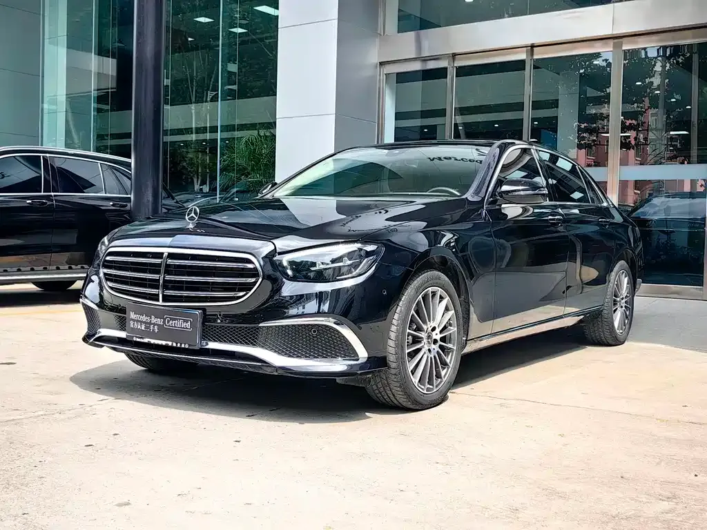 Mercedes-Benz E-Class — фото 1