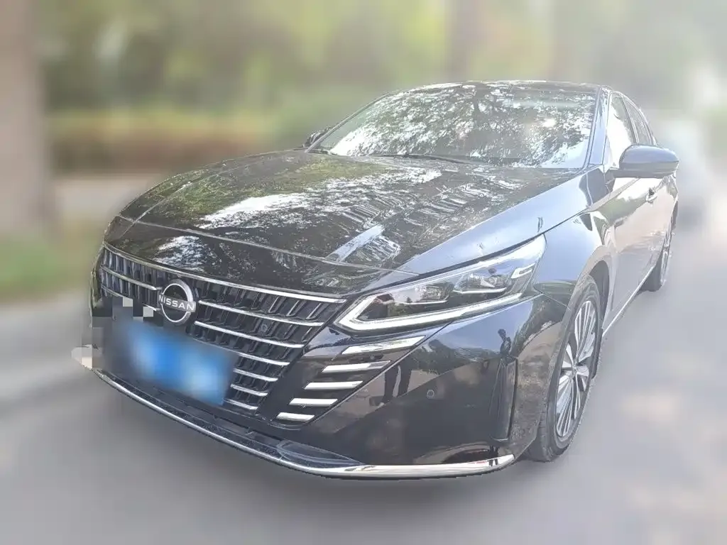 Nissan Teana — фото 1