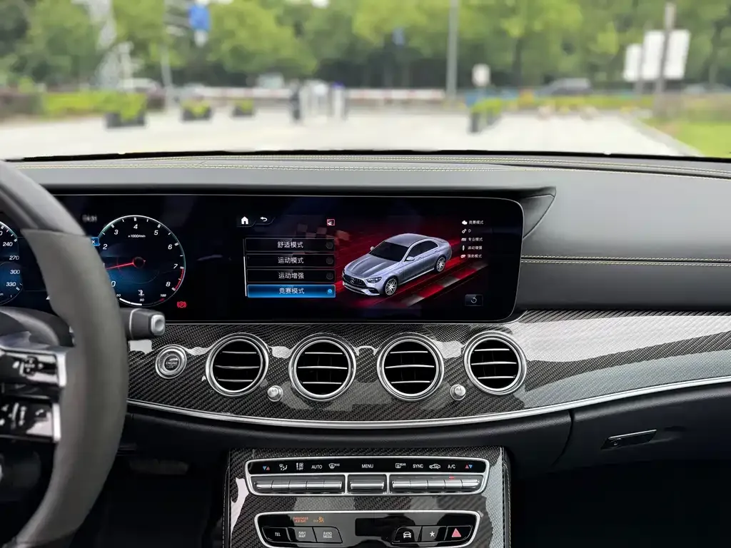 Mercedes-Benz E-Class AMG — фото 10