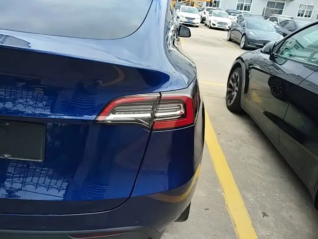 Tesla Model Y — фото 4