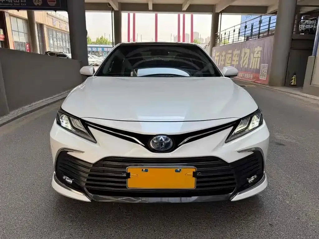 Toyota Camry — фото 3
