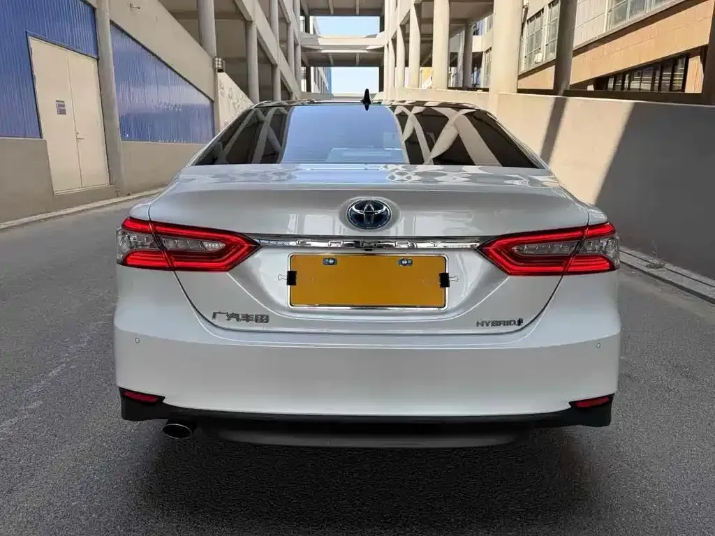 Toyota Camry — фото 7