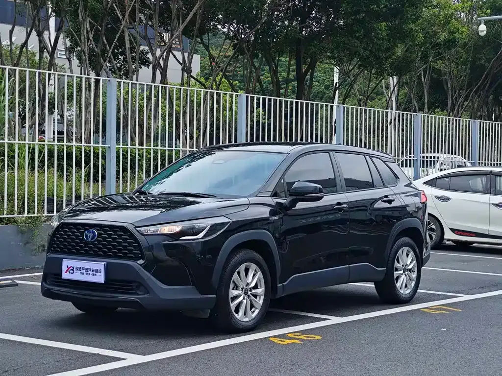 Toyota Corolla Cross — фото 1