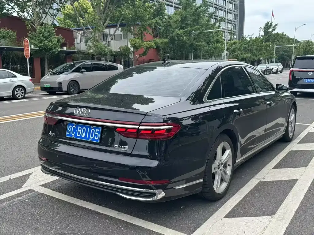 Audi A8 — фото 3