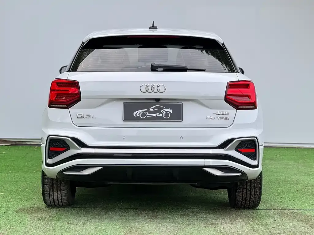 Audi Q2L — фото 6