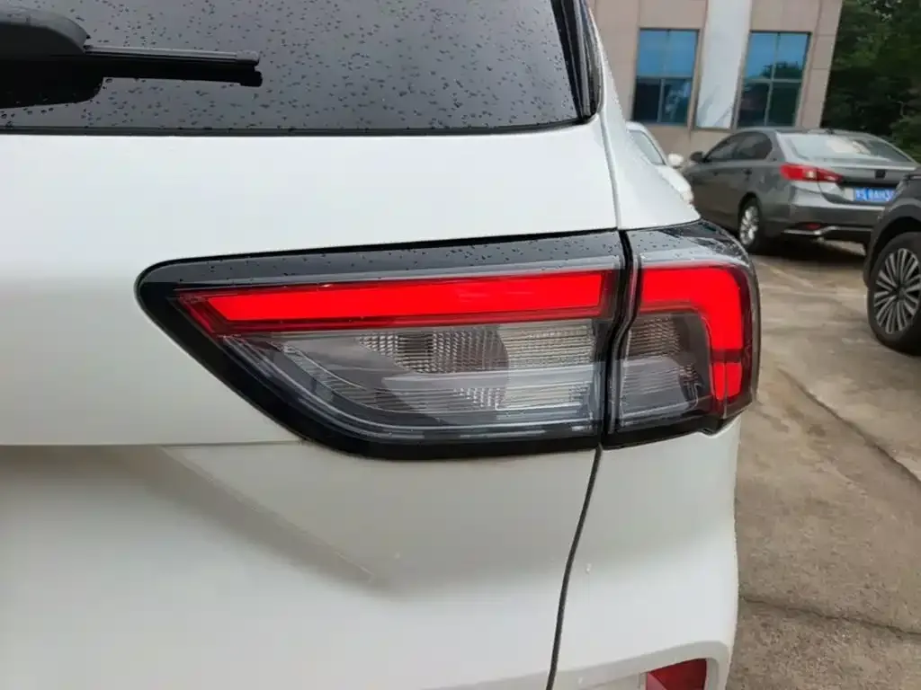 Ford Escape 2023 из CN, фото 2