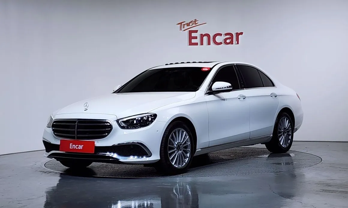 Mercedes-Benz E-Class — фото 1