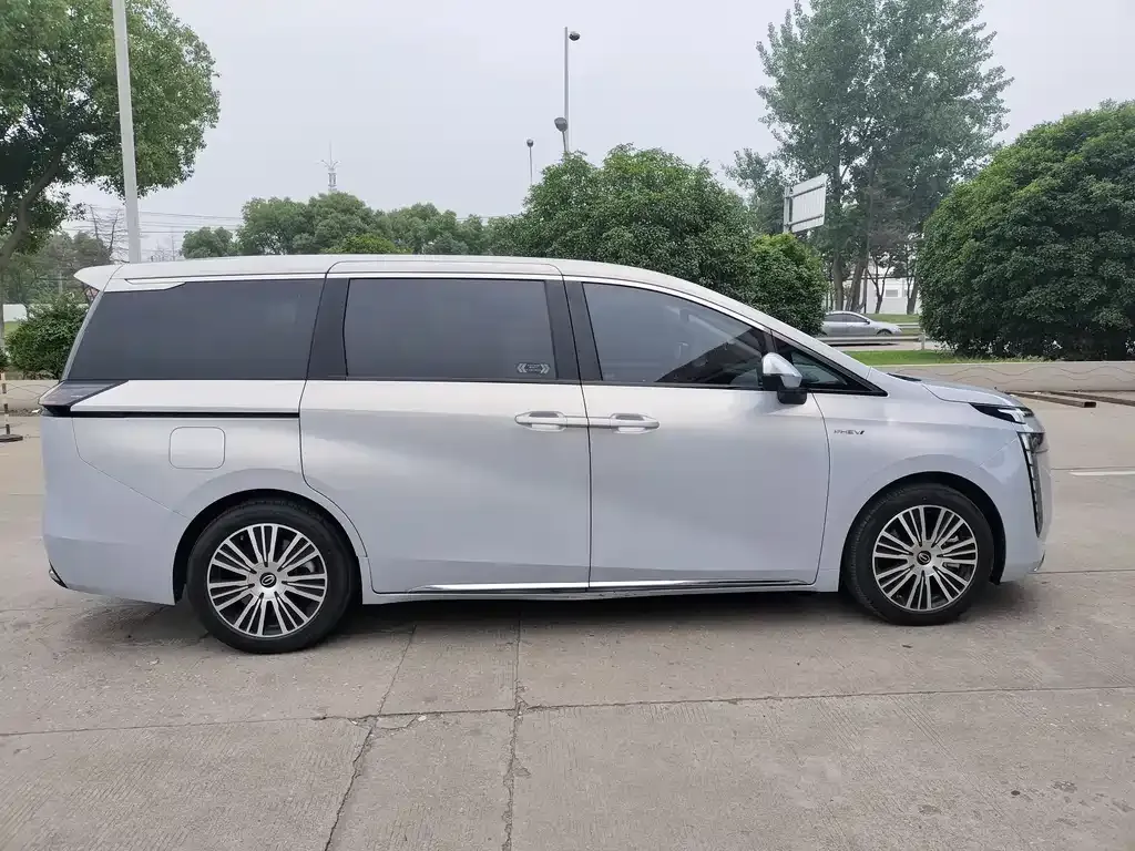 GAC Motor 传祺E8 PHEV — фото 7